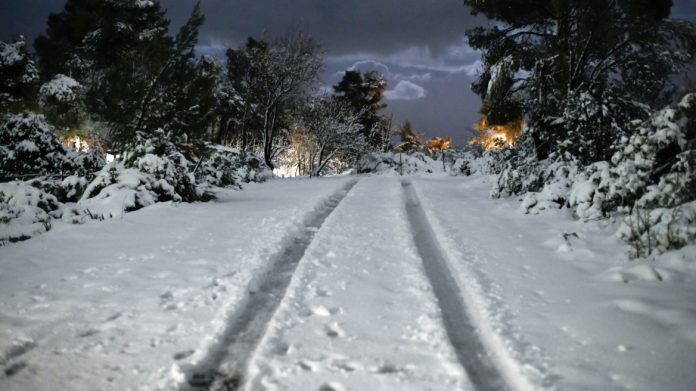 Καιρός: Σημαντική επιδείνωση με «τσουχτερό» κρύο και καταιγίδες δίνει η ΕΜΥ – Δριμύ χιονιά «βλέπουν» οι δορυφόροι για το Σαββατοκύριακο (Χάρτης)