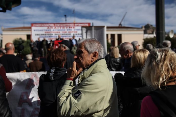 Αναδρομικά: Νέα καθυστέρηση για στην απόφαση για Δώρα και Επιδόματα