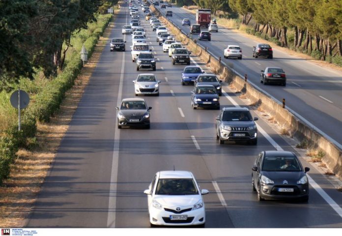 Κορυφώνεται η έξοδος των εκδρομέων για τα Χριστούγεννα: Τουλάχιστον 53.000 αυτοκίνητα έφυγαν από την Αττική – Γεμάτα τα λεωφορεία