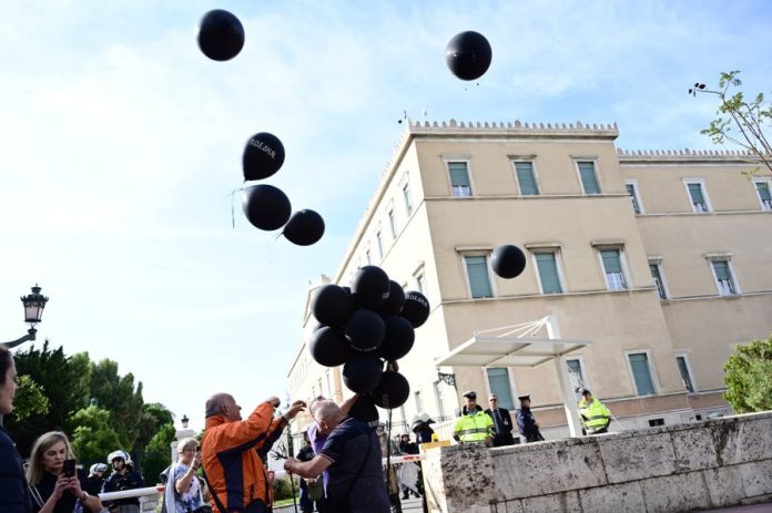 Τι σημαίνει η μείωση των εισφορών - Μικρό το όφελος στους μισθούς