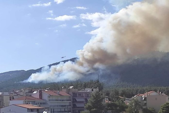 Πυρκαγιά στο Λαύριο: Ο αντιδήμαρχος παραδόθηκε – Οδηγείται για προανάκριση