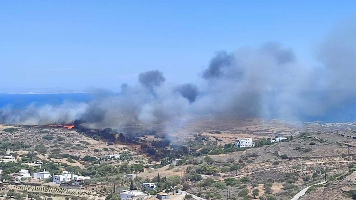 Βαρυμπόμπη: Υπό μερικό έλεγχο η φωτιά