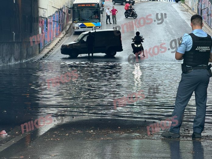 Κακοκαιρία: Προβλήματα στην Αττική από την καταιγίδα – Κλήσεις για αντλήσεις υδάτων σε Νέα Σμύρνη, Καλλιθέα, Μοσχάτο