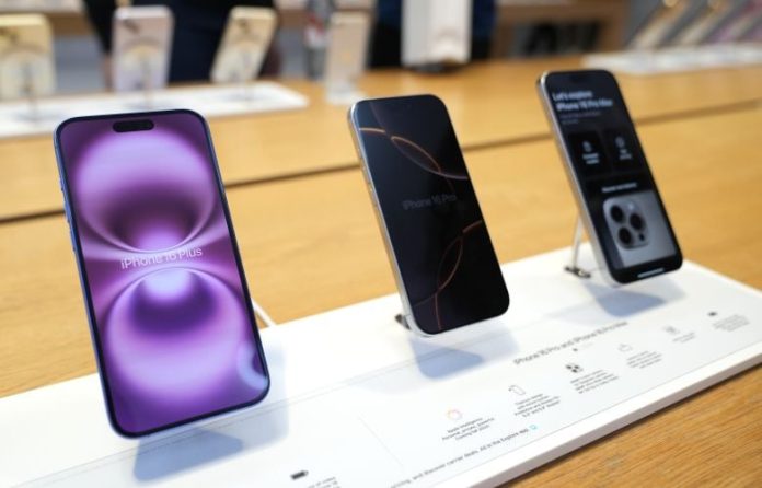 Στα ύψη η ζήτηση για προπαραγγελίες του νέου iPhone στην Ρωσία παρότι είναι… τσουχτερό