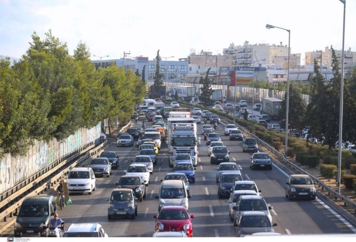 Κίνηση: Μποτιλιάρισμα στην Ποσειδώνος λόγω τροχαίου – Στο «κόκκινο» ο Κηφισός