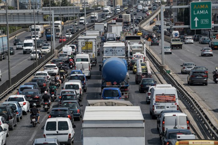 Κίνηση στους δρόμους: Απίστευτο μποτιλιάρισμα 15 χλμ στην κάθοδο του Κηφισού – Από Ολυμπιακό Χωριό μέχρι Ρέντη