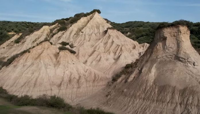 Το εκπληκτικό άγνωστο τοπίο στην Κρήτη που θυμίζει Καππαδοκία (Βίντεο)