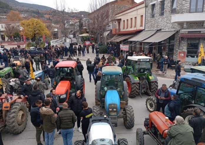 Λάρισα: Συλλαλητήριο με τρακτέρ πραγματοποίησαν αγρότες του δήμου Αγιάς – Τα αιτήματά τους – ΒΙΝΤΕΟ