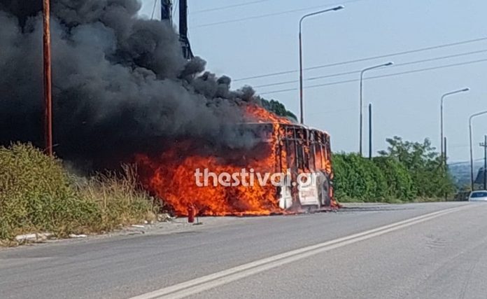 Φωτιά σε λεωφορείο των ΚΤΕΛ Θεσσαλονίκης – Δεν τραυματίστηκαν επιβάτες – ΦΩΤΟ και ΒΙΝΤΕΟ