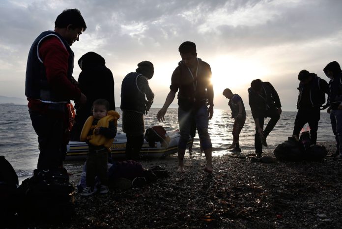 Συναγερμός στη Λέρο – Συλλήψεις για κατασκοπία – Μετανάστες φωτογράφιζαν την ναυτική βάση στο νησί