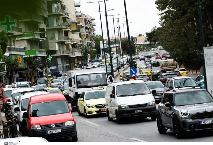 Καραμπόλα τεσσάρων οχημάτων στην Λεωφόρο Μεσογείων