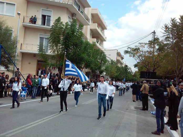 28η Οκτωβρίου: Πως θα γίνουν οι μαθητικές παρελάσεις – Πως επιλέγονται οι σημαιοφόροι και οι παραστάτες