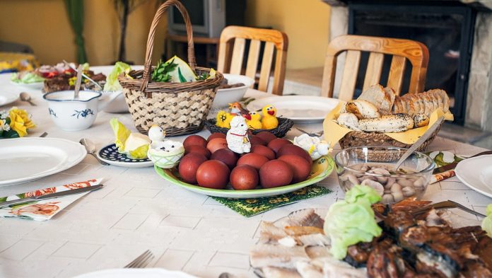 Πασχαλινό τραπέζι: Τι πρέπει να προσέχετε