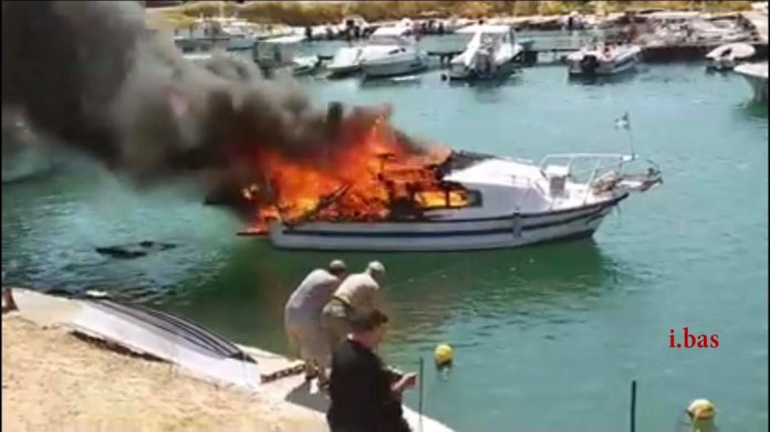 Πέραμα: Φωτιά ξέσπασε σε σκάφος