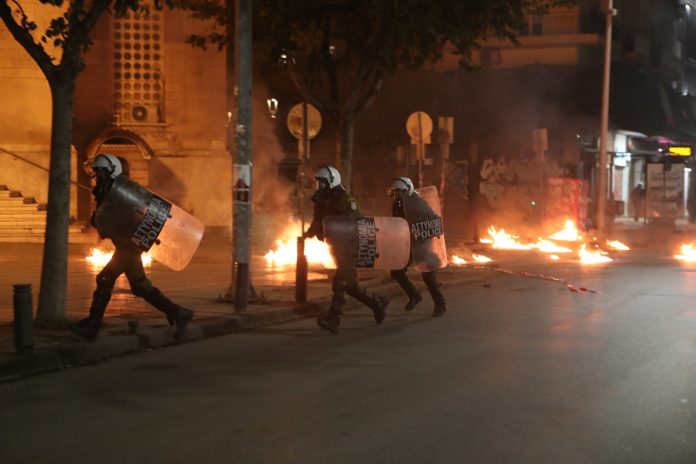 Θεσσαλονίκη: Μολότοφ εναντίον αστυνομικών στο τουρκικό προξενείο – Επτά συλλήψεις στο περιθώριο των διαδηλώσεων για το Πολυτεχνείο