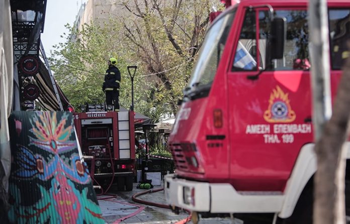 Υπό μερικό έλεγχο τέθηκε η πυρκαγιά στη περιφερειακή του Αιγάλεω