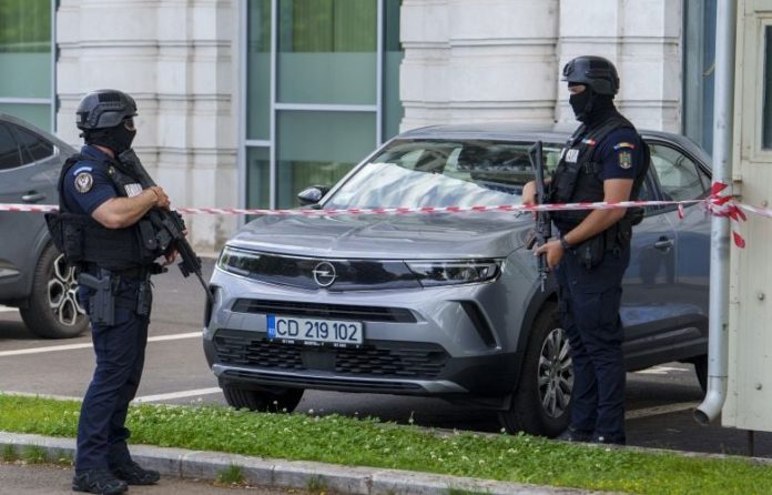 Συνελήφθη ύποπτος για τη ρίψη βόμβας μολότοφ έξω από την ισραηλινή πρεσβεία στο Βουκουρέστι