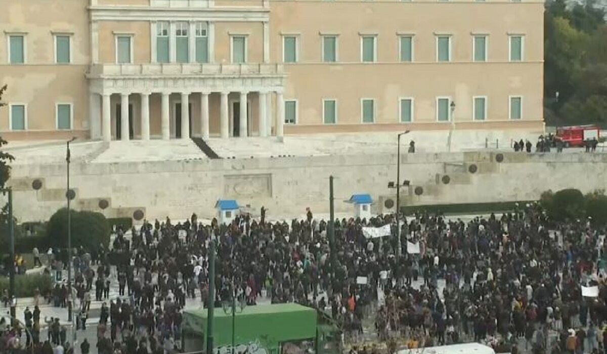 Συγκεντρώσεις κατά της κυβέρνησης σε όλη τη χώρα εν μέσω ΔΕΘ – «Φωνή λαού» στο Σύνταγμα με «αφορμή» τα Τέμπη