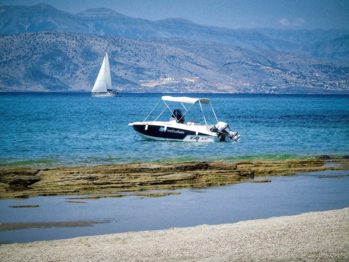 Πάρος: Βύθιση ταχυπλόου λόγω εισροής υδάτων – Σώοι οι 6 επιβαίνοντες