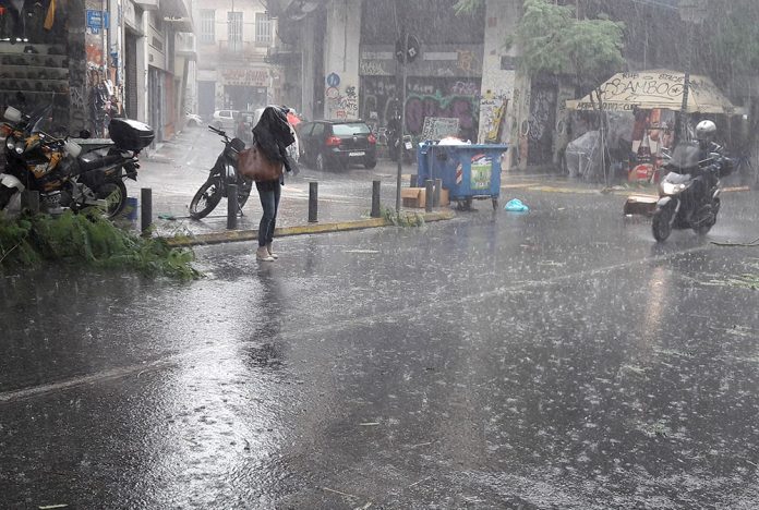 Καιρός – Ο χειμώνας έρχεται στη χώρα: Πτώση της θερμοκρασίας και ισχυρές καταιγίδες – Σε ποιες περιοχές θα σημειωθούν έντονα φαινόμενα