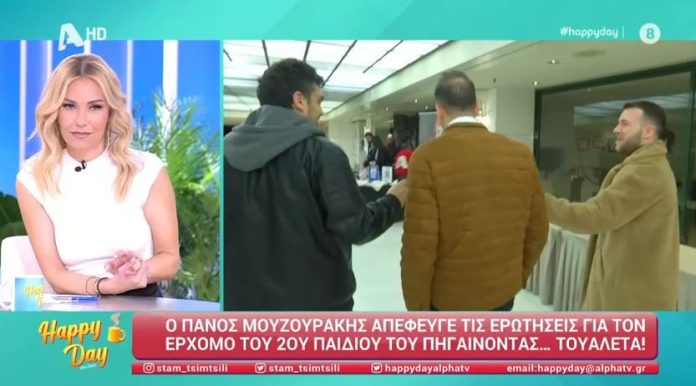 Πάνος Μουζουράκης: Η πρώτη αντίδραση για την 2η εγκυμοσύνη της συζύγου του – Απέφυγε τους δημοσιογράφους πηγαίνοντας… στην τουαλέτα