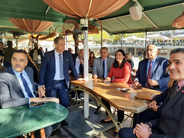 Συνάντηση Ε.Κ.Ν.Κ & ΓΕΝΟΠ με την Υπουργό κ. Κεραμέως και τον Διοικητή του e-ΕΦΚΑ κ. Βαρβέρη Συνάντηση Ε.Κ.Ν.Κ & ΓΕΝΟΠ με την Υπουργό κ. Κεραμέως και τον Διοικητή του e-ΕΦΚΑ κ. Βαρβέρη