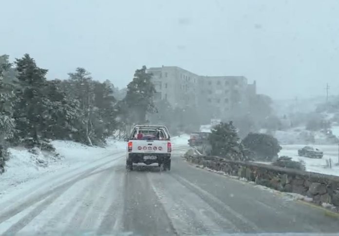 Διακοπή κυκλοφορίας στην Πάρνηθα λόγω χιονόπτωσης